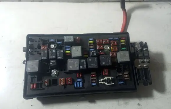 Opel Insignia A Fuse module 13343479