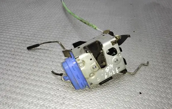 Audi A3 S3 8L Rear door lock 8D0839015A