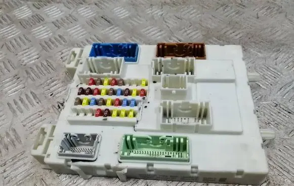 Ford Focus Fuse module DV6T14A073HF A12716127 7600000