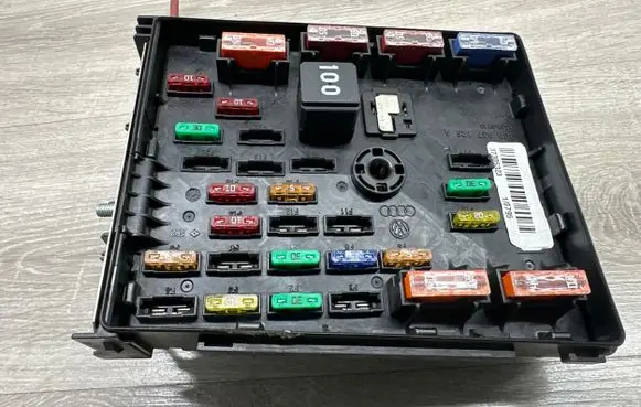 Volkswagen PASSAT CC Fuse module 3C0937125A 63595743
