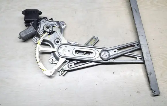 Toyota Avensis T270 Front door window regulator with motor 8570102010 977556106