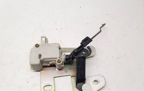 Volkswagen Touareg I Central locking motor 7L6827425