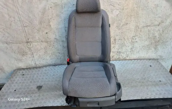 Volkswagen Golf Plus Front driver seat 1K4881105LE M1000200071L 1K0971391FE