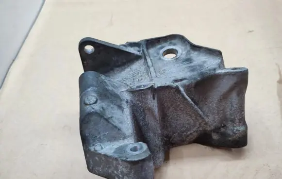 Volvo XC60 Engine mounting bracket 6G926P096