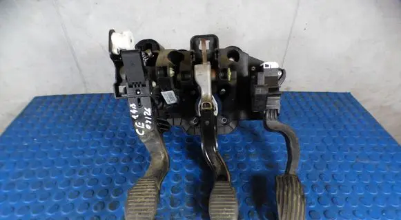 Opel Corsa E Pedal assembly CART13305804 13305804 39011432