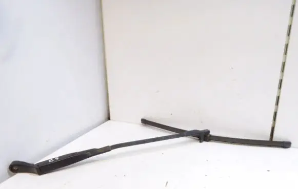 Volkswagen PASSAT B5.5 Front wiper blade arm 3B1955410C