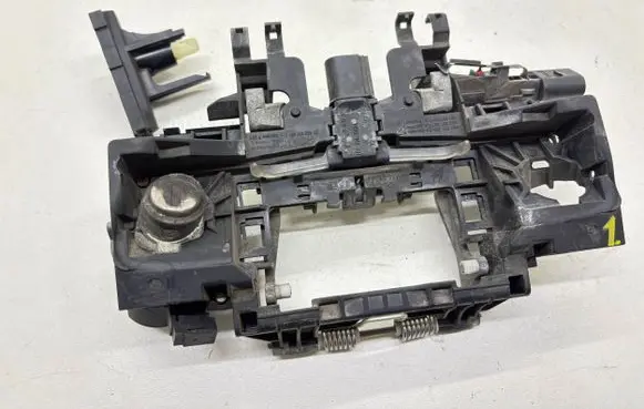 Audi A8 S8 D3 4E Front door exterior handle/bracket 4E0839885E 4E0839886E 4E1837885E