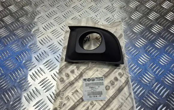 Fiat 500 Front fog light trim/grill 735455049 68095636AA 735425625