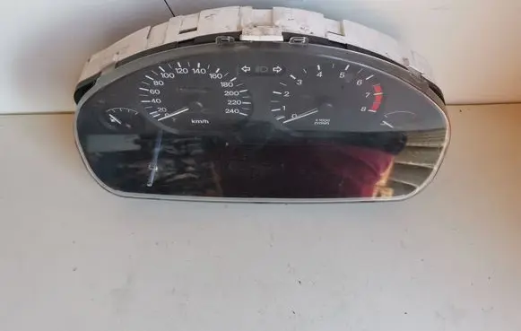 Mitsubishi Carisma Speedometer (instrument cluster) MR270100 270100
