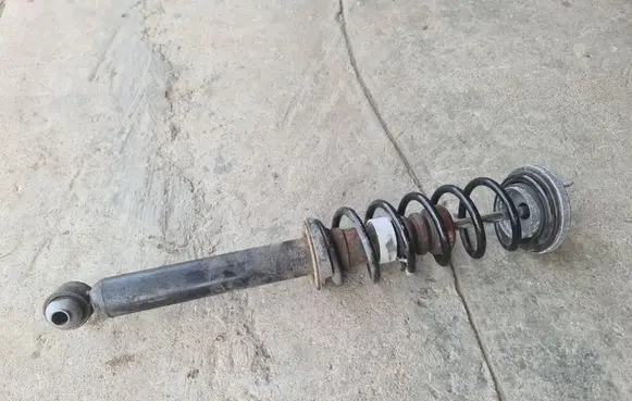 BMW 5 F10 F11 Rear shock absorber with coil spring 6863299 33506863299