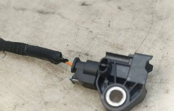 Opel Corsa F Airbag deployment crash/impact sensor 9810452480 961920
