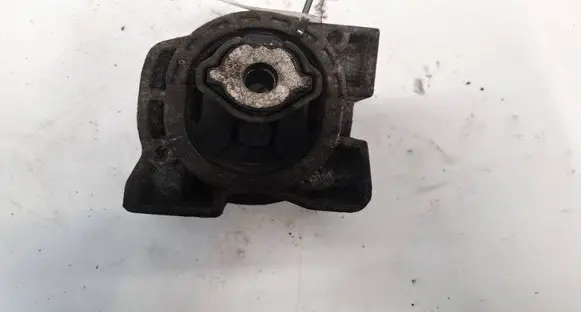 Mercedes-Benz A W169 Engine mount bracket A1692400918