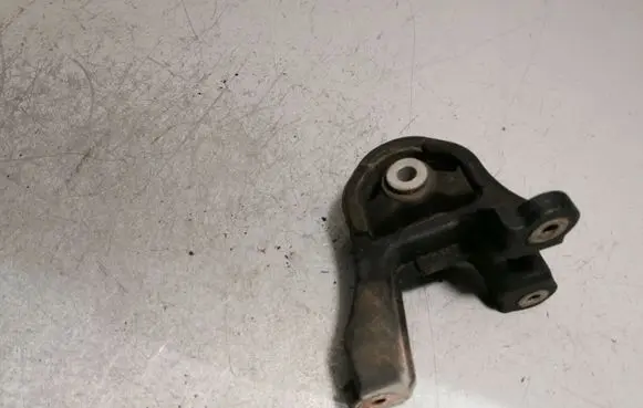 Honda CR-V Rear differential mounting bracket 