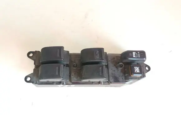 Toyota Prius (XW20) Electric window control switch 8482047050