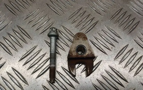 Volvo C30 Fuel Injector clamp holder 