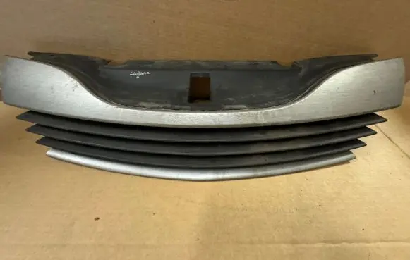 Renault Laguna II Front grill 8200012581