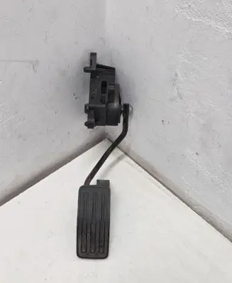 Nissan Qashqai Accelerator throttle pedal 2807A 10618