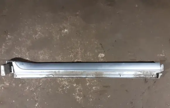 Mitsubishi Pajero Sill MN117302