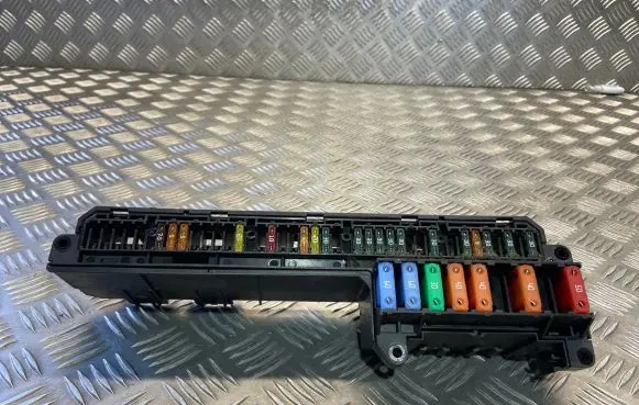 BMW 5 E60 E61 Fuse module 6957330