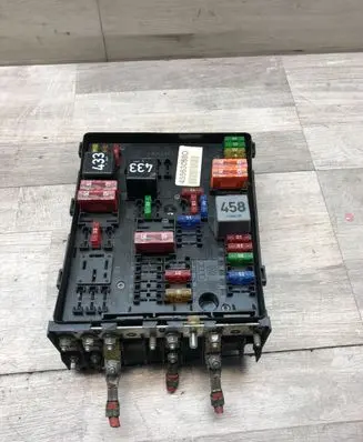 Volkswagen PASSAT B7 Fuse module 1K0937124K 014189861