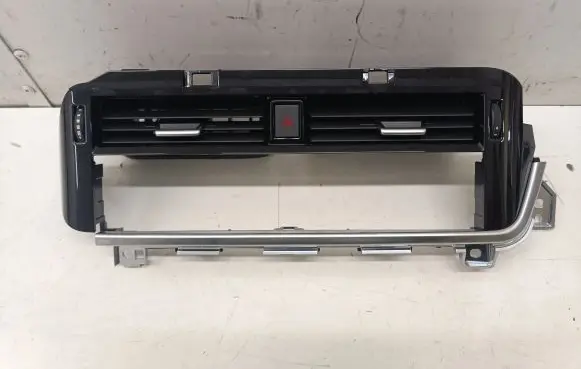 Nissan Qashqai J12 Dash center air vent grill 687516UA0A 687506UA0A