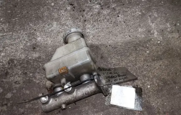 Toyota Avensis Verso Master brake cylinder