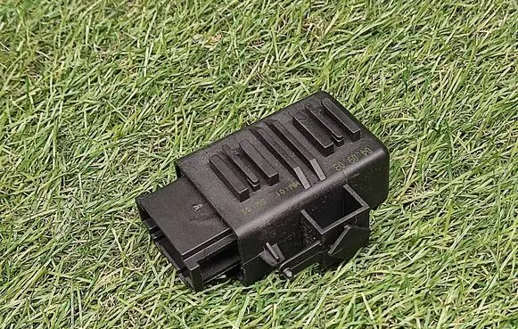 Volkswagen Tiguan Seat heating relay 1K0959772