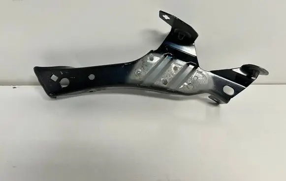 Ford Focus Fender mounting bracket JX7BA16018AD