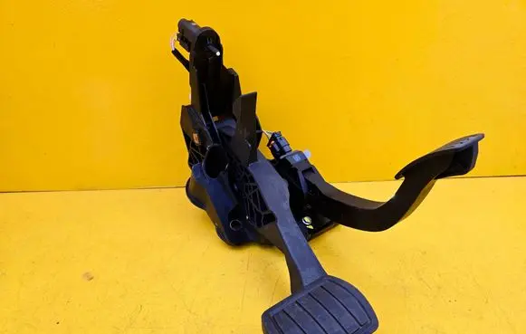 Peugeot 5008 Brake pedal 9838233080 9836521680