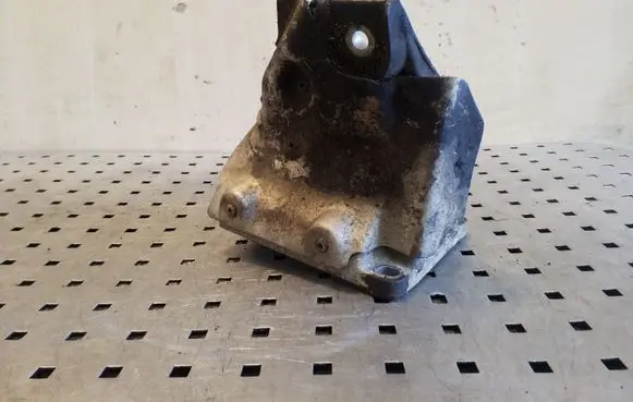 BMW X5 E53 Engine mounting bracket 22116757708 6757708