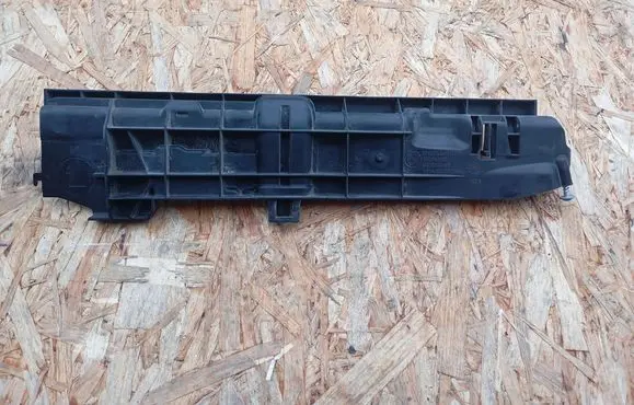BMW 1 E81 E87 Radiator mount bracket 11074810 17107524912