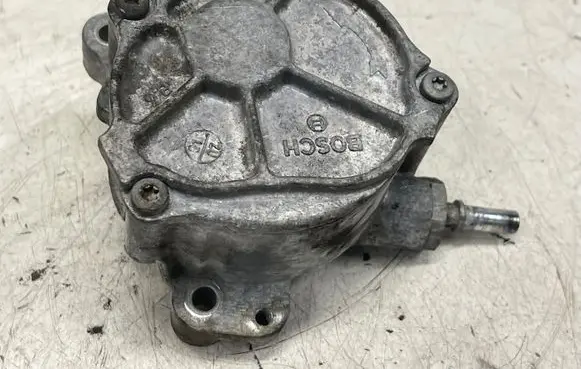 Volvo V50 Vacuum pump