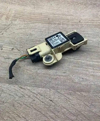 Opel Astra H Airbag deployment crash/impact sensor 13251078 EA007622265