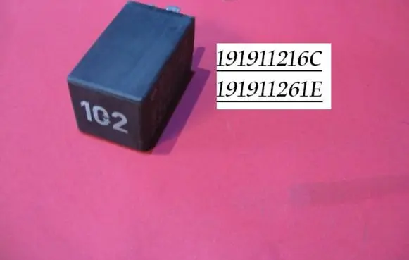 Volkswagen Golf III Glow plug pre-heat relay 191911216C 191911261E