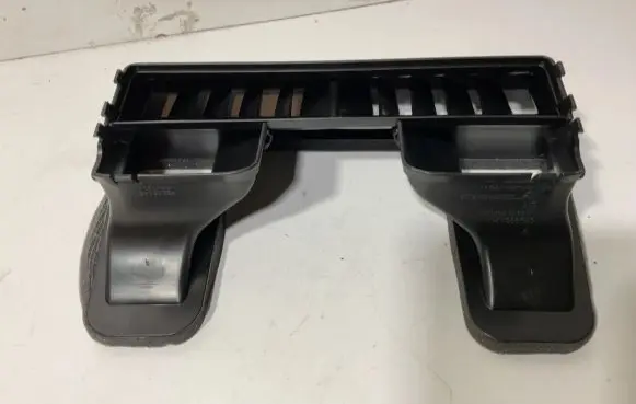 Porsche Macan (95B) Dash center air vent grill 95B858431A