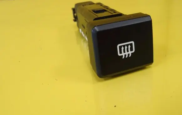 KIA Carens I Windscreen/window heater switch