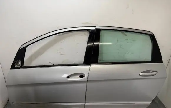 Mercedes-Benz B W245 Front door 