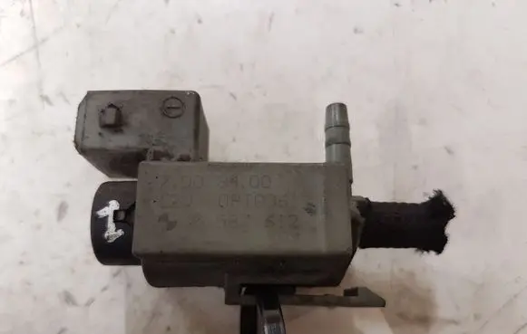 BMW 3 E90 E91 Vacuum valve 70078400 7537612