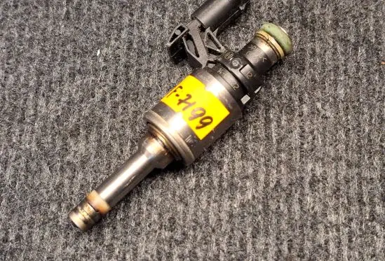 Skoda Octavia Mk3 (5E) Fuel injector 04E906036E