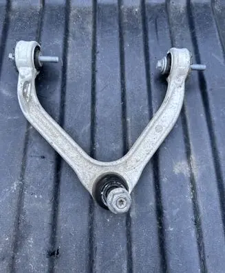 Volvo V60 Front lower control arm/wishbone 00333