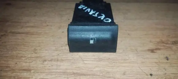 Skoda Octavia Mk1 (1U) Fuel tank opening switch 