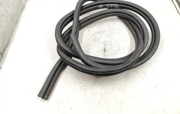Ford Taurus Rubber seal rear door 