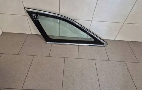 KIA Ceed Rear side window