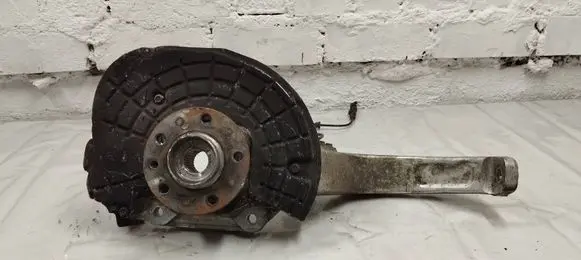 Maserati Levante Front wheel hub 06700320520 670032052