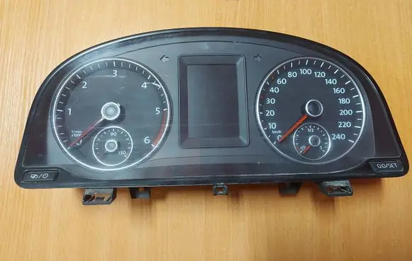 Volkswagen Caddy Speedometer (instrument cluster) 2K0920865J