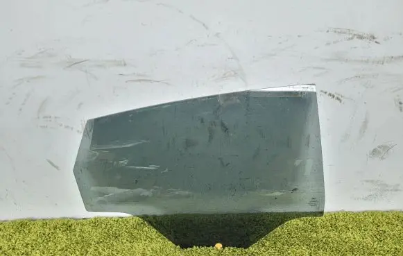 Ford Fiesta Front door window/glass (coupe) 8a61-a25712-b