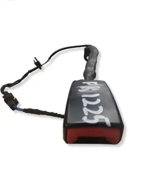 Skoda Octavia Mk2 (1Z) Front seatbelt buckle 33043451