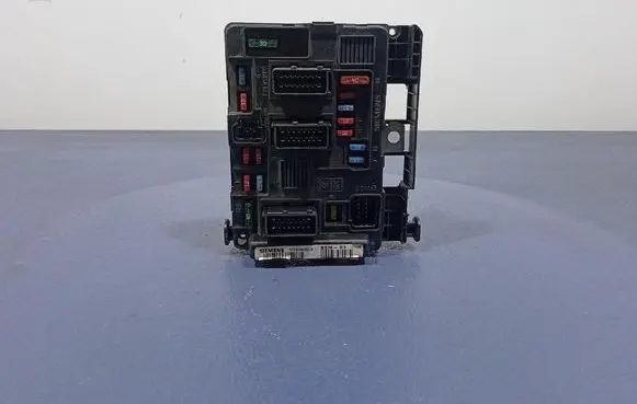 Peugeot 1007 Fuse box set 9650618480