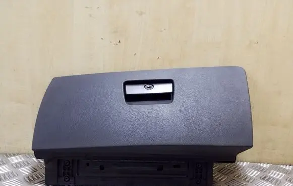 BMW 3 E90 E91 Glove box lid/cover 7078181