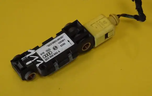 Audi A4 S4 B6 8E 8H Airbag deployment crash/impact sensor 8E0959643A